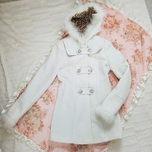 🎉🎀HOST PICK🎀🎉 White Fur-Trimmed Coat